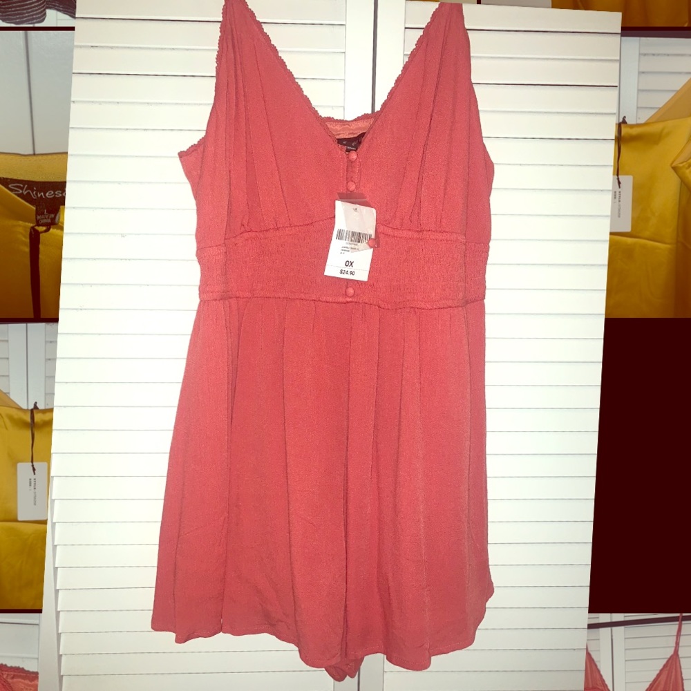 Romper coral color